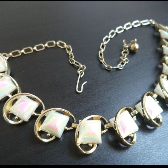 *RARE* VINTAGE ESTATE UNSIGNED CORO IRIDESCENT GLASS 16.5" NECKLACE - Picture 3 of 4